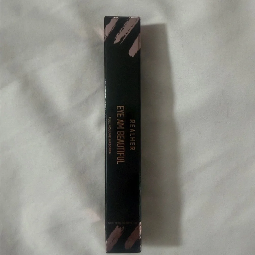 RealHer Eye Am Beautiful Full Volume Mascara - Black and Gold